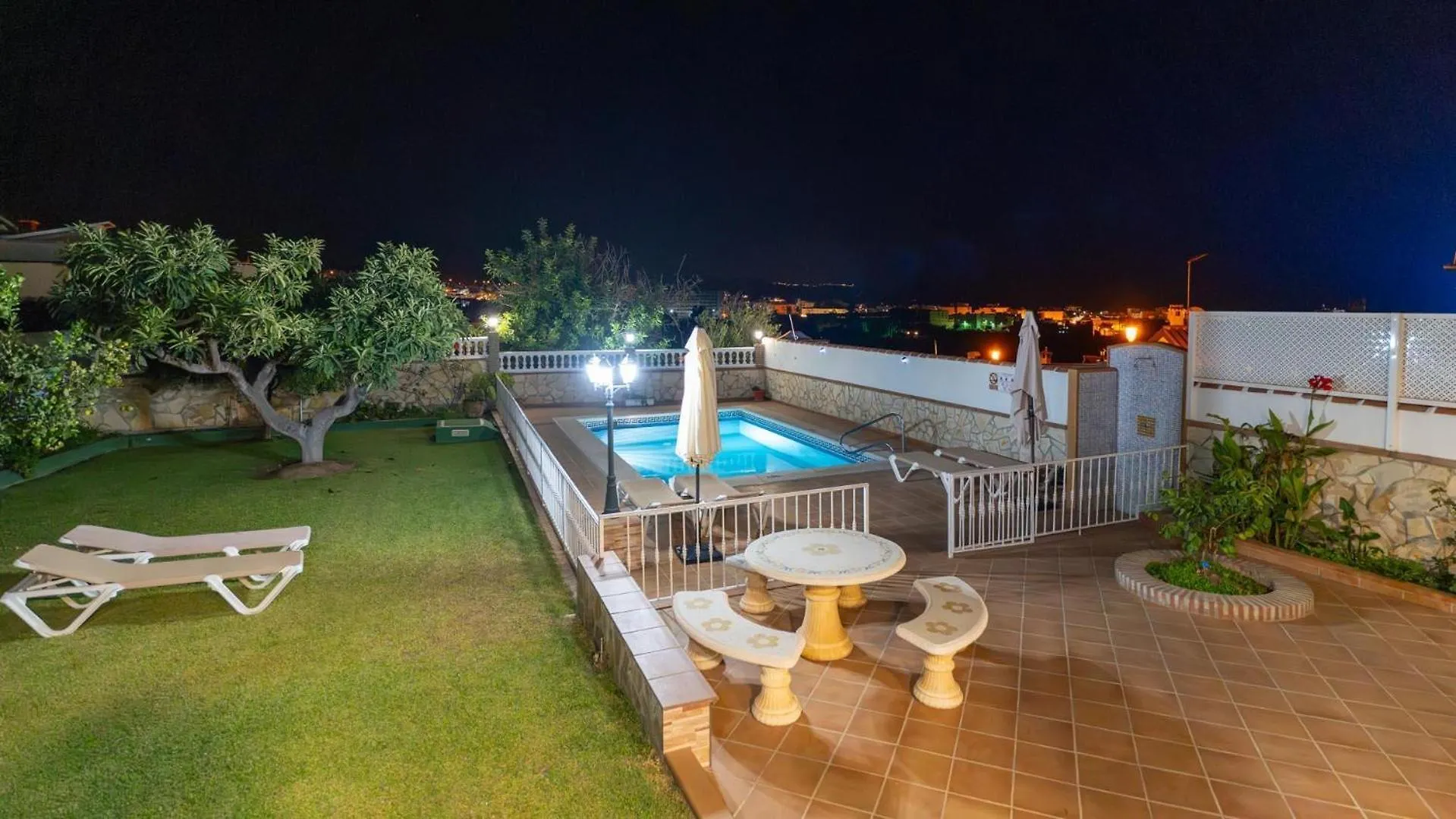 Villa Lola Casitas Select Nerja 0*,