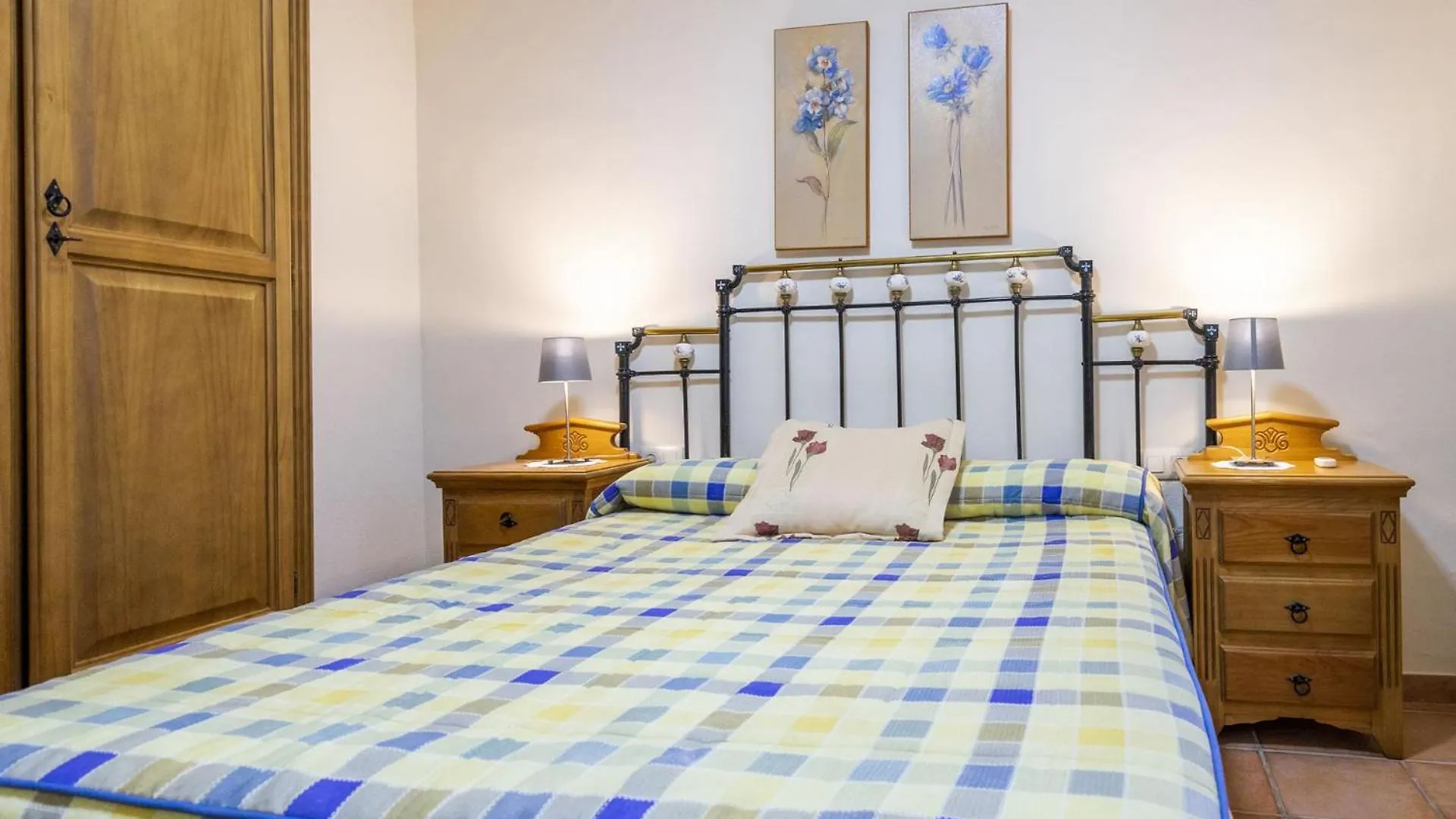 Villa Lola Casitas Select contacts